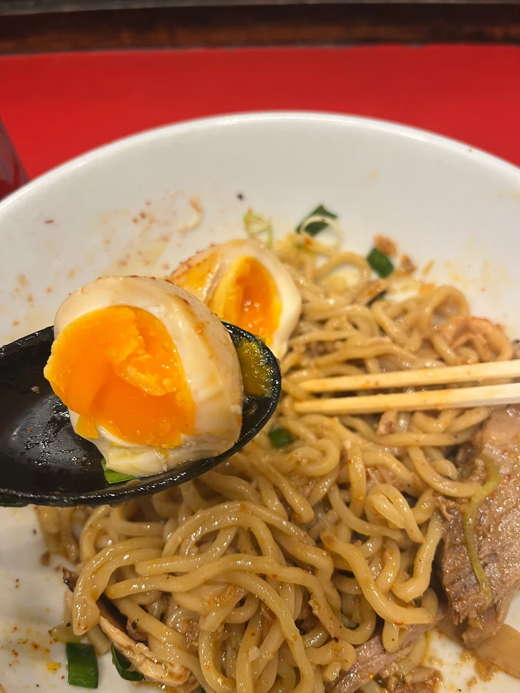 仕事帰りのご褒美に。渋谷にある『まぜそば七』の特製辛まぜそばがおススメ！＃ラーメン部_3_3