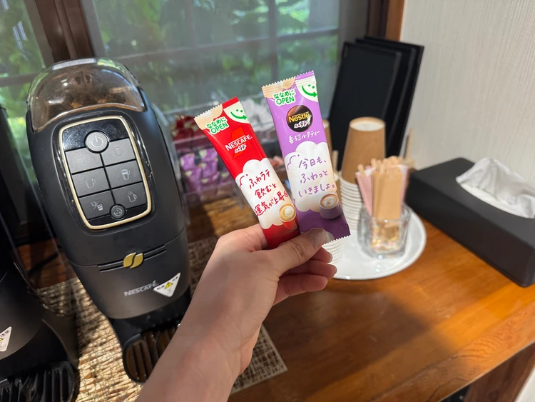 おおぎ荘　セルフカフェ　カフェバー　ネスカフェ　コーヒーメーカーとスティックラテ