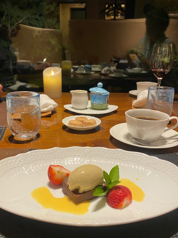 ホットコーヒーにチョコテリーヌ、クッキー