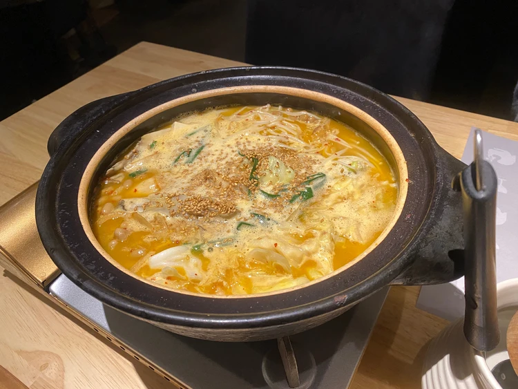 お目当て納豆鍋!絹豆腐の方が味が染みるのか・・?