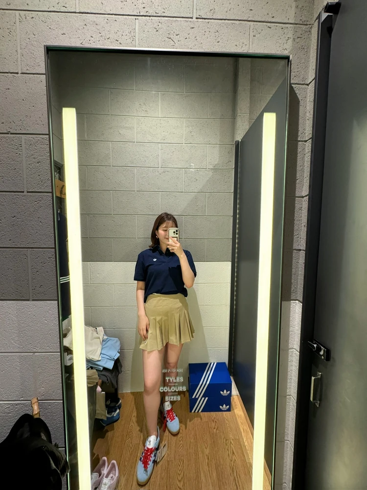 ゴルフ　ゴルフ女子　アディダス　アディダスゴルフゴルフ　ゴルフウェア　ウィメンズウェア　ゴルフコーデ　大人のゴルフコーデ　春のゴルフコーデ　スポーツコーデ　スポーツウェア　ゴルフ初心者　脚太い女子が選ぶゴルフウェア　30代女子ゴルフゴルフウェア　アディダスゴルフ新作　アディダスゴルフウェアレディース　カラフルゴルフコーデ　ラウンドコーデ　イエローパーカー　アディダスジャージ新作　スポーツミックスコーデ　ガゼル新作　ガゼル女子　アディダスガゼルコーデ　ゴルフウェアネイビートップス