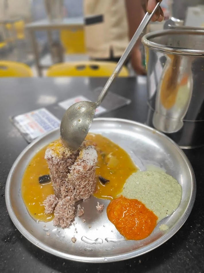 コロンボ　朝ごはん　ローカル