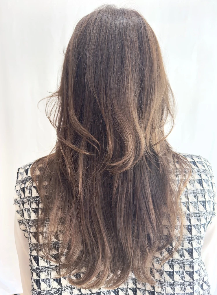 30代 髪型ロングのバック