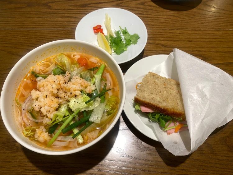 愛知・岡崎カフェ巡り ボリューム満点ランチと絶品タルトが楽しめる人気店「SAN岡崎」_3