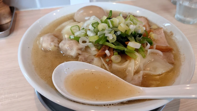 Rahmen Eddie 新宿御苑 柚子塩ラーメン スープ