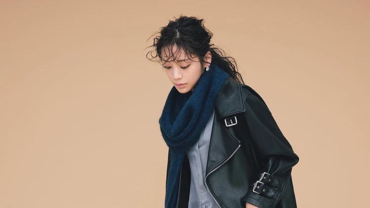 【ショートブーツコーデ】抜け感のある足もとでコーデを引き締めて【BAILA今日のコーデ】