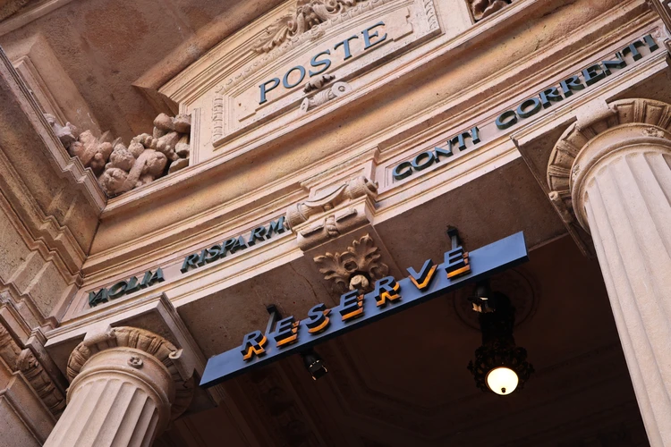 【ミラノ】郵便局？美術館？「世界一美しい」高級スタバの正体をルポ【欧州初】_2