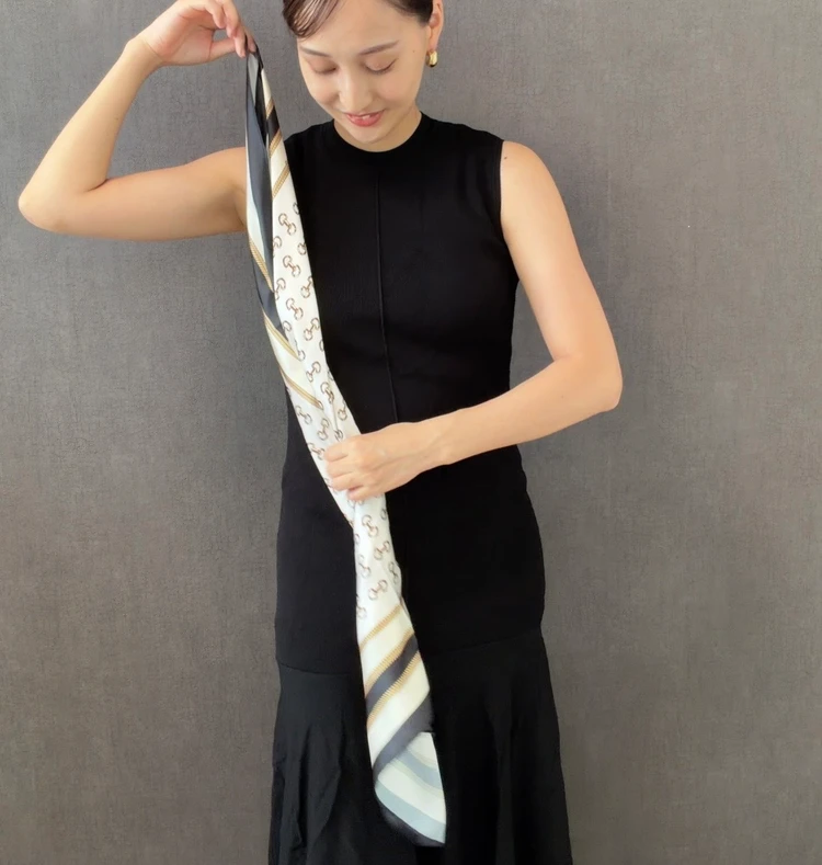 【スカーフの巻き方】不器用でも10秒!元ラグジュアリーブランド販売員おすすめの簡単アレンジ_5