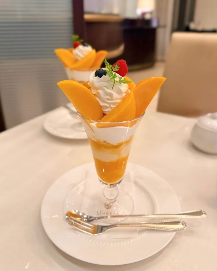千疋屋総本店 マンゴーパフェ フルーツパーラー 日本橋カフェ 三越前