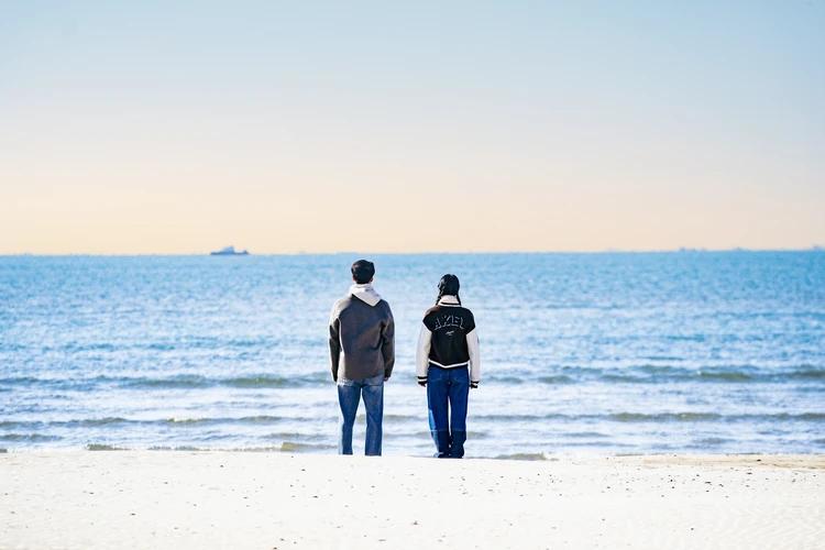 イ・ドゥナ　主演２人の海岸シーン