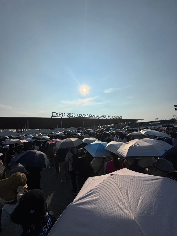 万博夜パスで入場。40分待ち