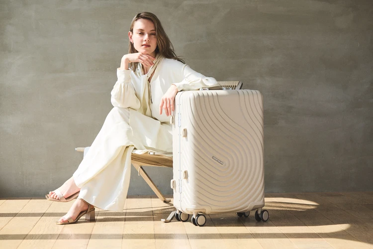 プレゼント　BAILA　バイラ　スーツケース　トランク　女子旅　出張　おすすめ　LEGEND WALKER　イメージ写真