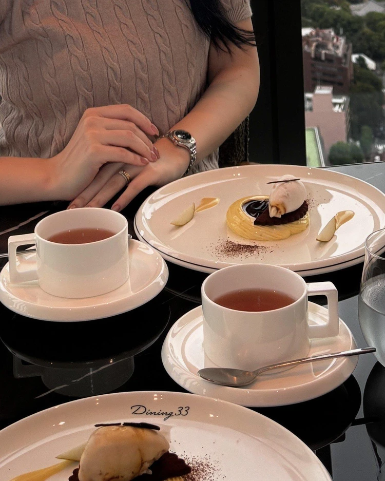 Dining 33の洋梨とチョコレートのクーランと紅茶