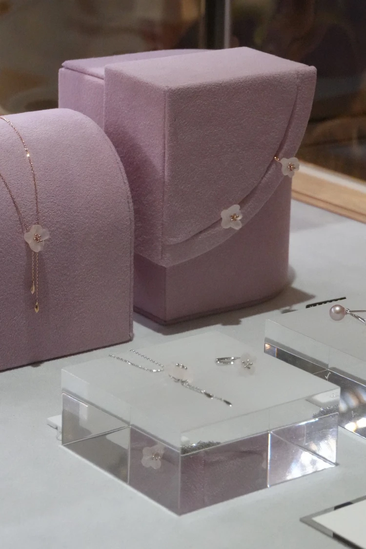 桜モチーフの新作も