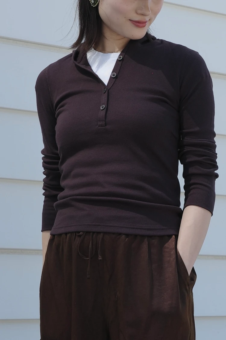 ユニクロ　フーデッドリブＴシャツ　ブラウン　秋服