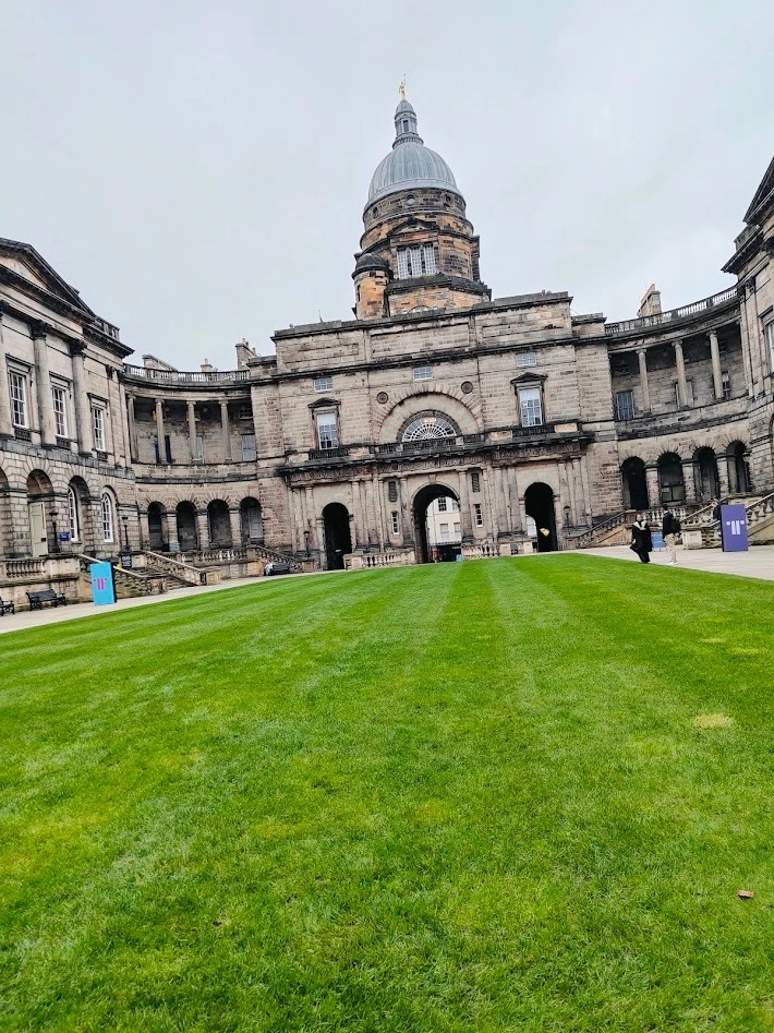 エディンバラ大学