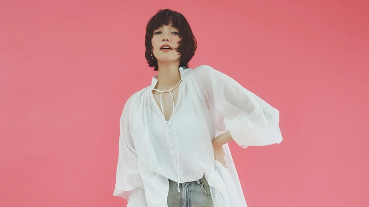 【デニムコーデ】薄くて軽くて柔らかい“メルティデニム”で今っぽく【BAILA今日のコーデ】