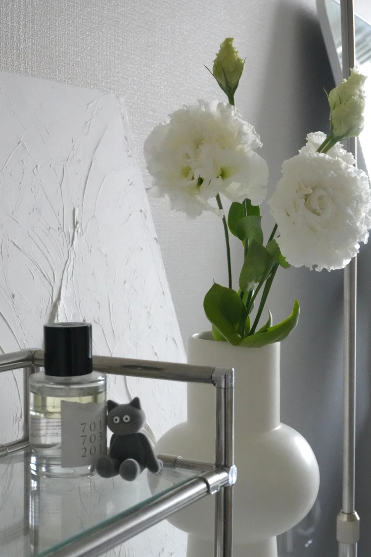 ホワイトのカーネーション|やさしく穏やかな雰囲気に