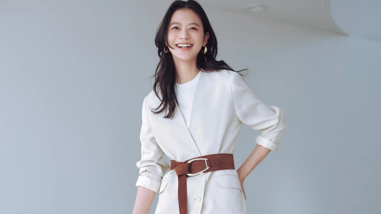 【スタイルアップコーデ】旬度抜群の太ベルトでおしゃれとメリハリを両立!【BAILA今日のコーデ】