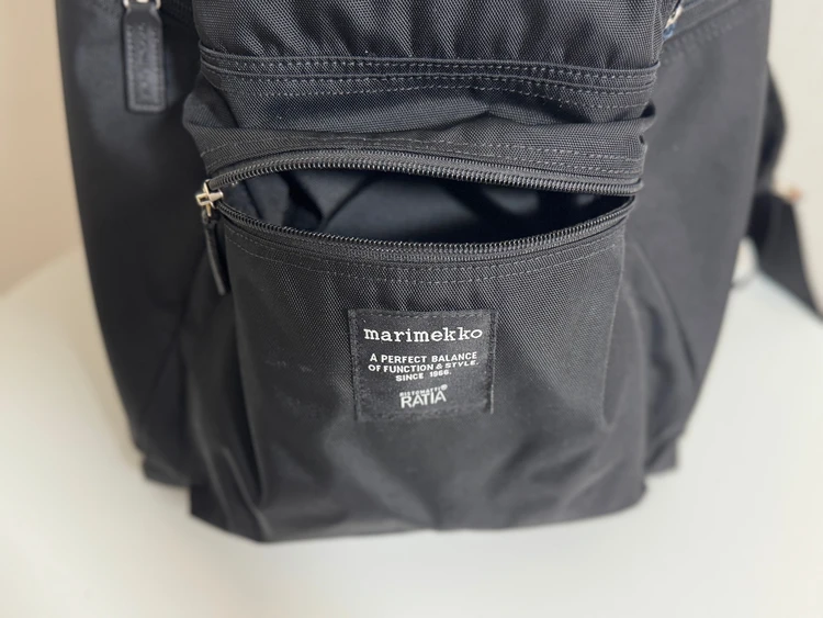 フロントポケット