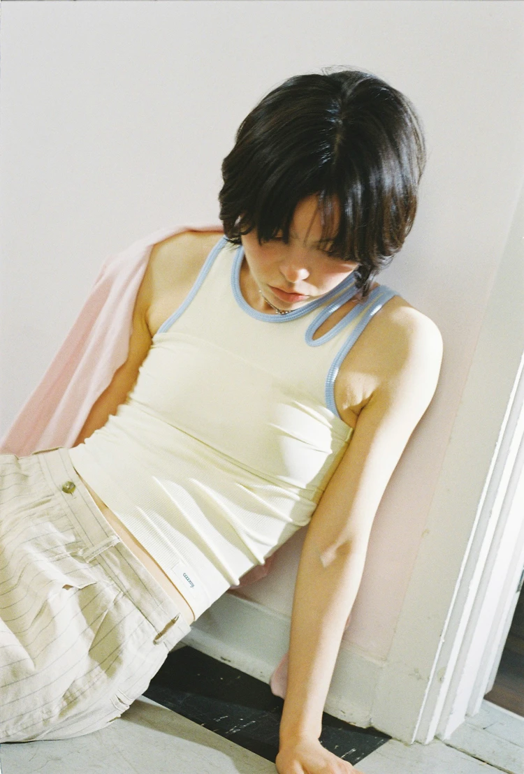 ワコール 新ライン クーミー モデルカット 白のタンクトップ