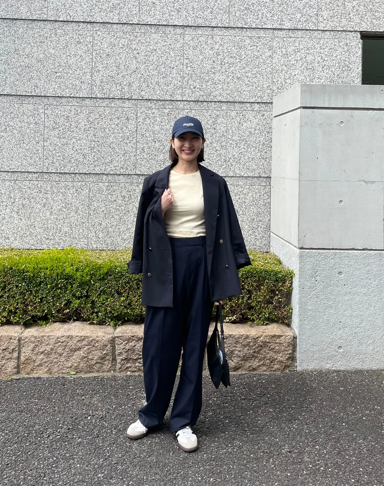 ネイビーキャップは大人こそ似合う♡ 30代シンプル派におすすめのカジュアルコーデ5選_3