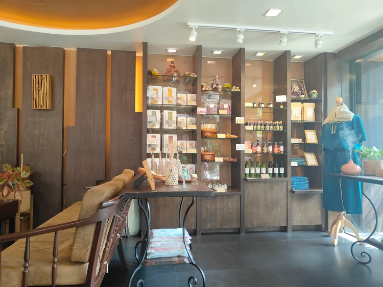 アットイーズ　タイ　マッサージ　店内