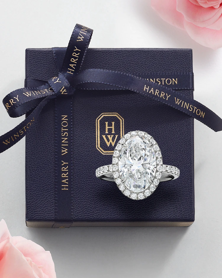 オーバルシェイプ・マイクロパヴェ・リング」(Pt×ダイヤモンド センター1.0ct~)¥4092000~