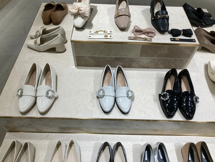 【雨の日の靴】RANDA晴雨兼用ビジューバックルローファー_2