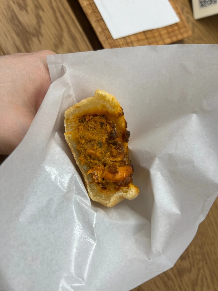 Spicier｜神楽坂の隠れ家カフェ｜スパイス好き必見！店主こだわりのチャイとインドカレーパンを素敵な空間で。_4