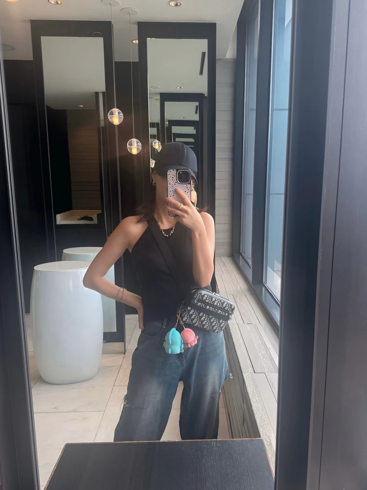 【ユニクロ】ホルターネックブラトップ着用