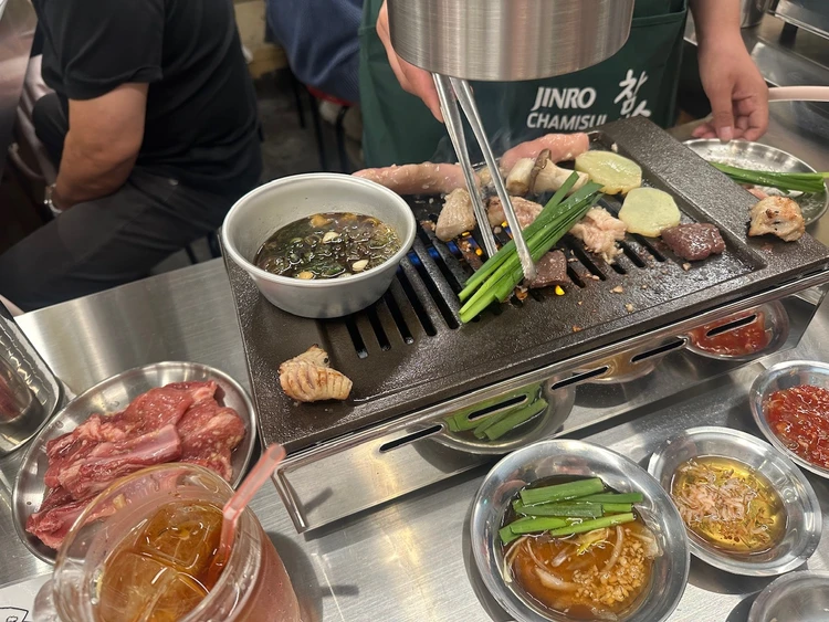 店員さんが焼いてくれます