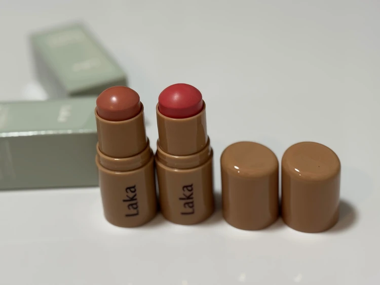 【Laka新作】UVカットチークレビュー!絶対日焼けしたくない私のおすすめUVコスメ_2