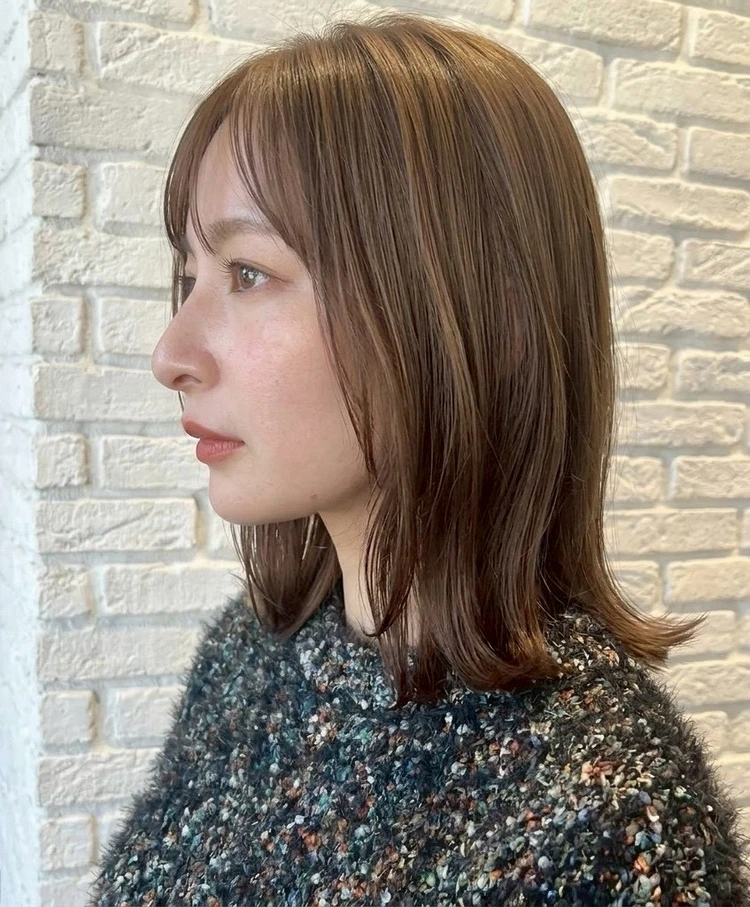 30代 髪型 ミディアムのサイド