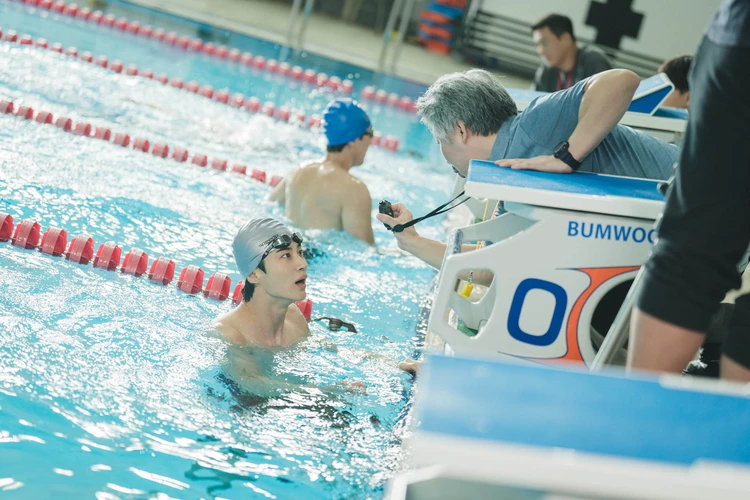 ソンジェ背負って走れ 水泳大会のソンジェ