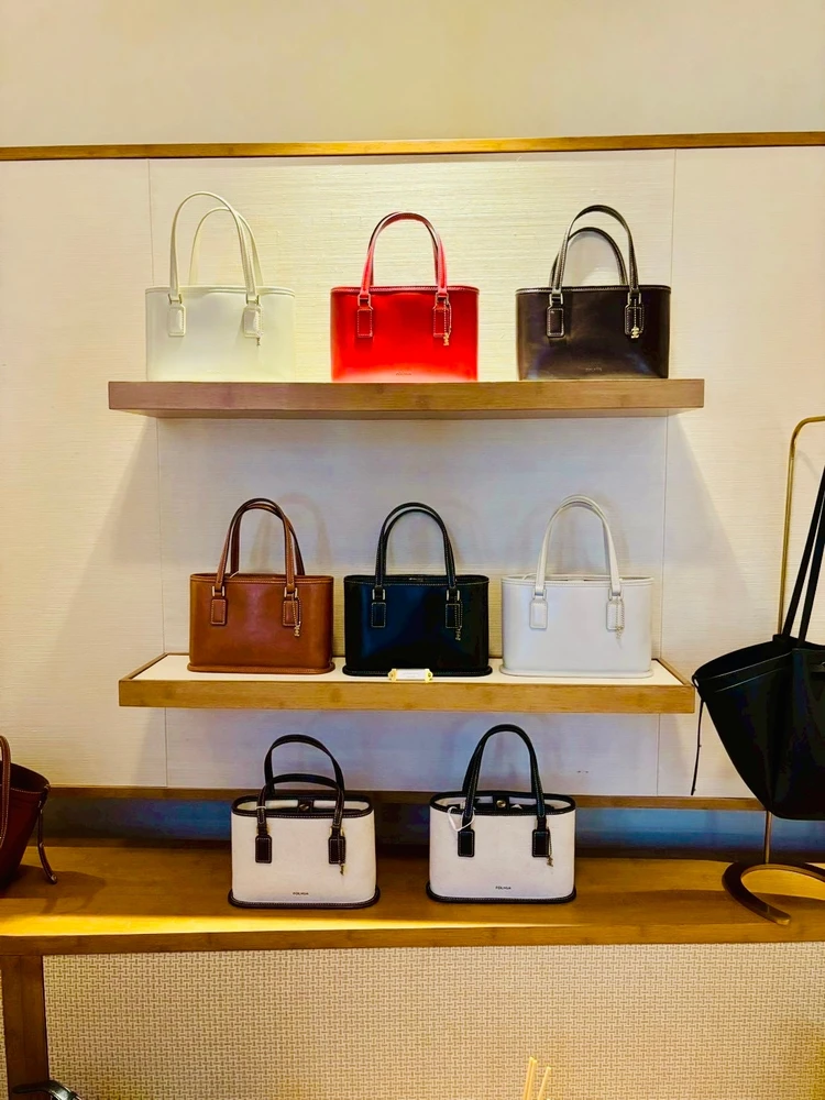 メゾンのアイコンとも言えるFOLNUAのバッグ