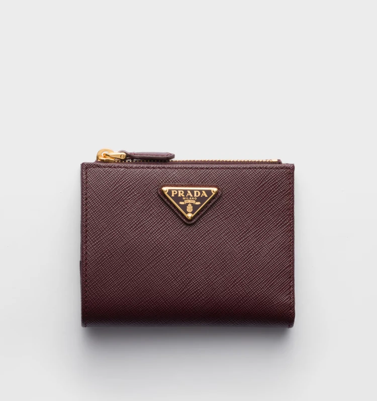 「PRADA（プラダ）」の財布「サフィアーノトライアングル」