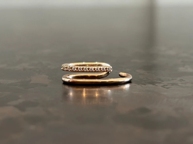 eteのビジュー ライナーカフ