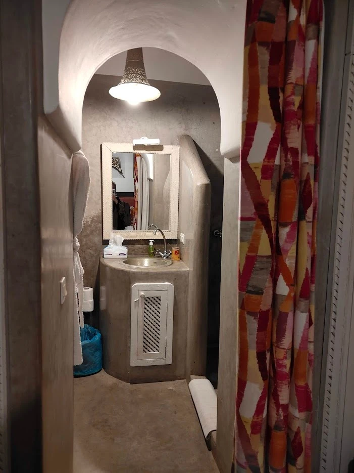 Riad Les 2 Portes 洗面所