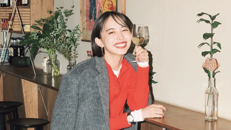 【ジャコットコーデ】キャッチーなニットに最旬アウターをふわりとまとい今っぽく【BAILA今日のコーデ】