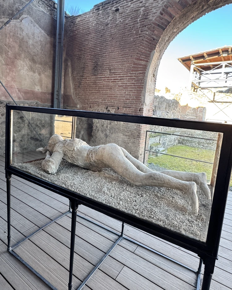 【世界遺産巡り】南イタリア6泊8日周遊旅②ポンペイ遺跡・ナポリ王宮・地下都市ツアー_6