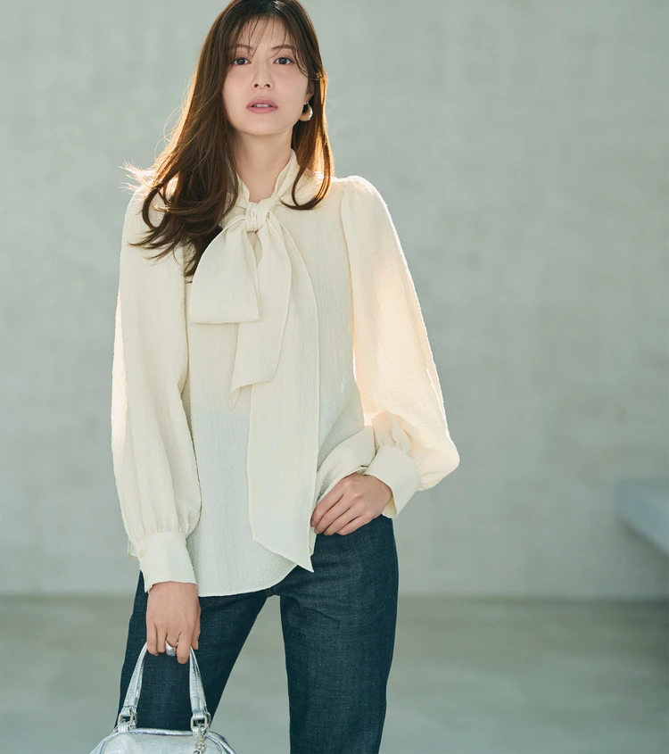 佐藤ありさ　【Marisol 限定】シボ感ボウタイブラウス