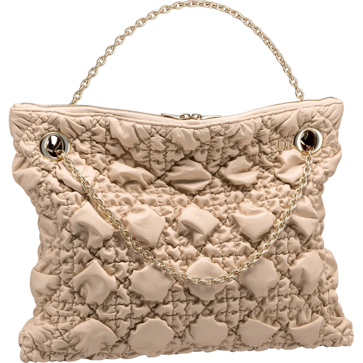 「ディオール クランチー」バッグ ￥680,000　ベージュ