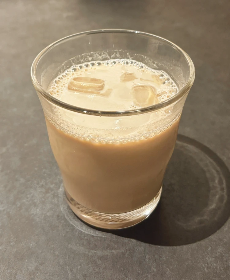 牛乳で溶かして氷を入れて飲むのがおすすめ