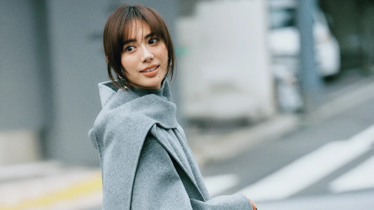 【大人におすすめの深スリットスカート5選】チラリとのぞく脚にセクシーすぎない上品な「肌見せ」を託して