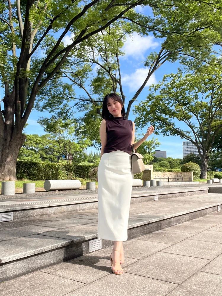 GU（ジーユー）のプチプラトップス ボトルネックT（ノースリーブ）が大人に丁度いい！_2