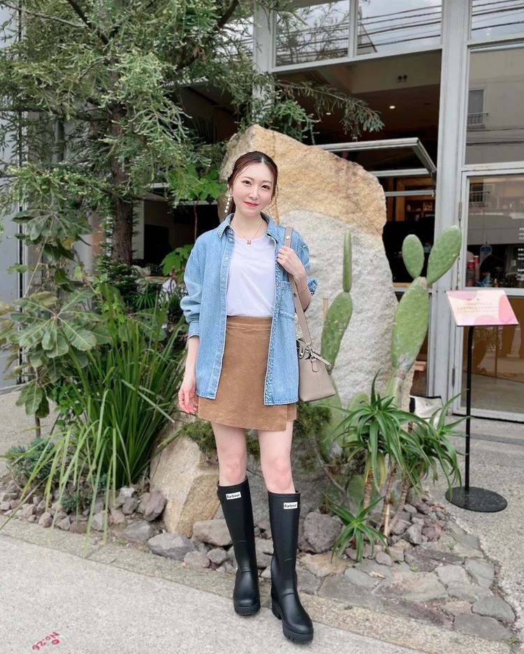 デニムシャツ　デニムコーデ　大人カジュアル　レインブーツ　アンクレイブ　バブアー　ユニクロコーデ　読者モデル