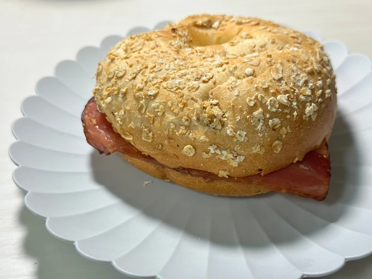 【最速レポ】スタバ新作「トリュフスープチーノ」×「ベーコンエッグチーズベーグルサンド」を実食!_4