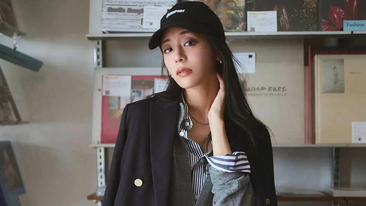 【ジャケットコーデ】3枚レイヤードで1歩先のおしゃれに挑戦【BAILA今日のコーデ】