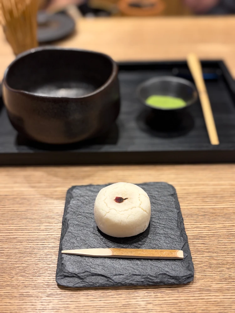 点てた抹茶と和菓子
